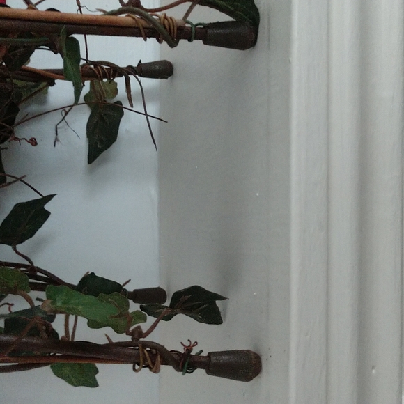 #7 NO ROOM 4 a CHRISTMAS TREE? Handcrafted Fleur-de-Lis "Ivy Topiary" - Picture 11 of 11